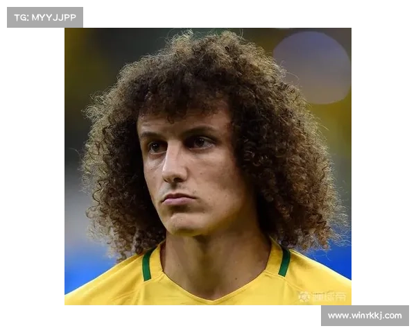 如何通过分析比赛和战术理解大卫路易斯的踢球位置与角色定位